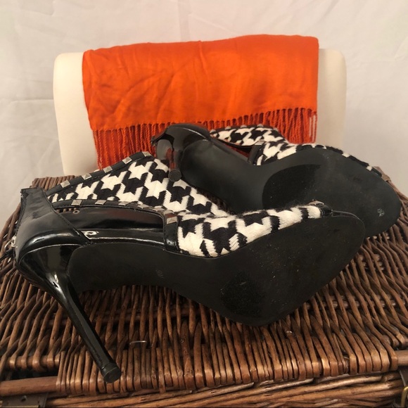 Bebe Studded Houndstooth Booties - Picture 4 of 5